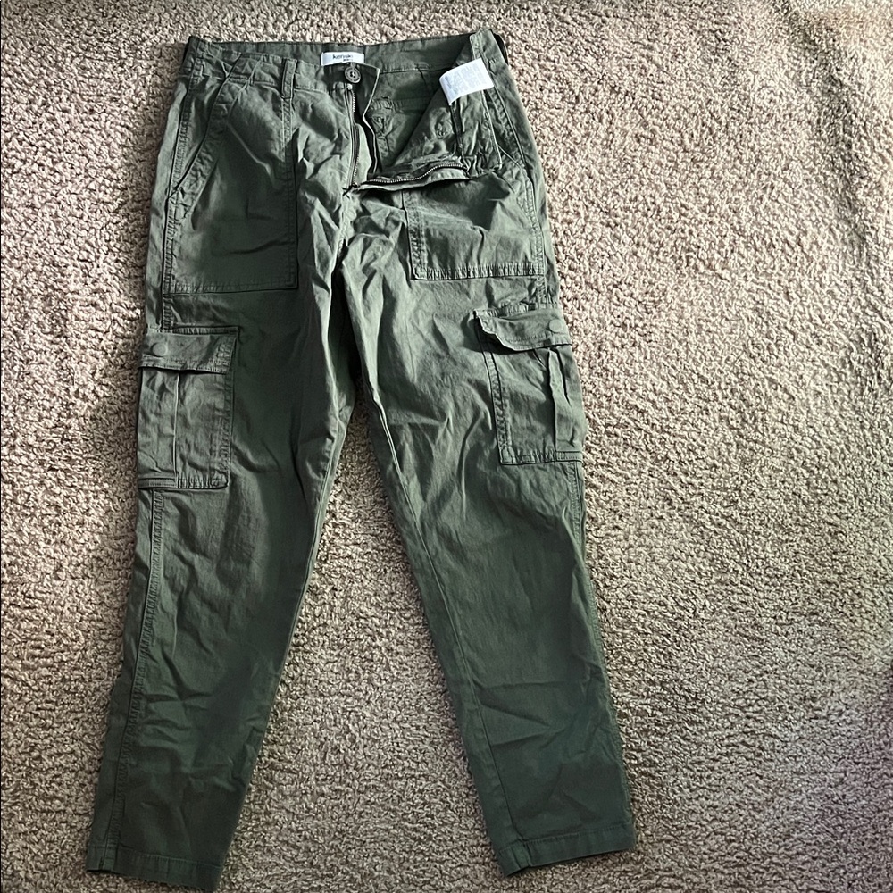 Woman’s Kenzie Olive Cargo Pants